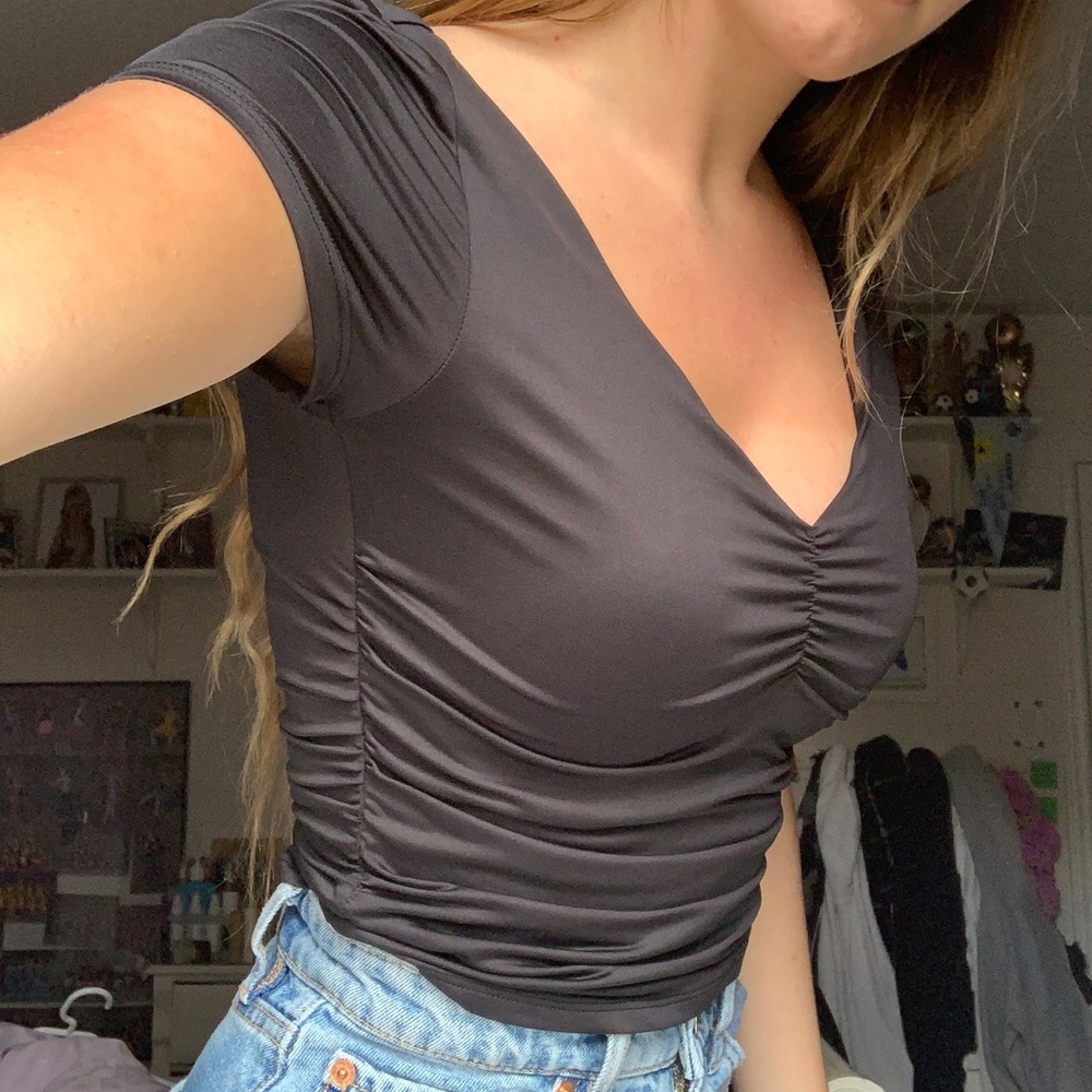 NWOT Ruched Tee! - Picture 3 of 5